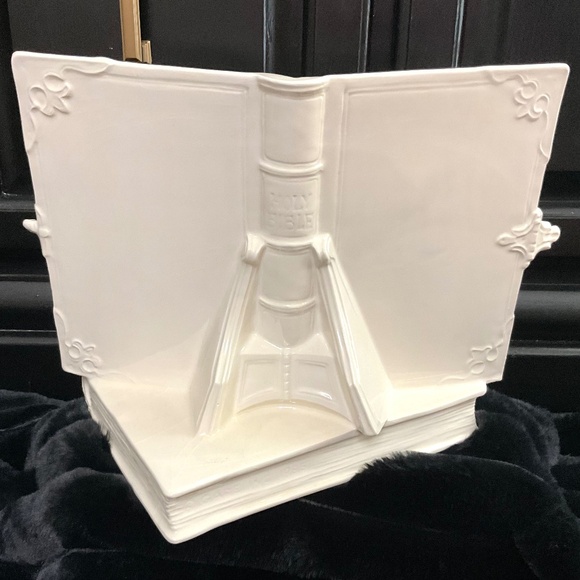 Vintage Nativity Scene Magi Wise Men Bookend with Bible Sculpture - Picture 9 of 16